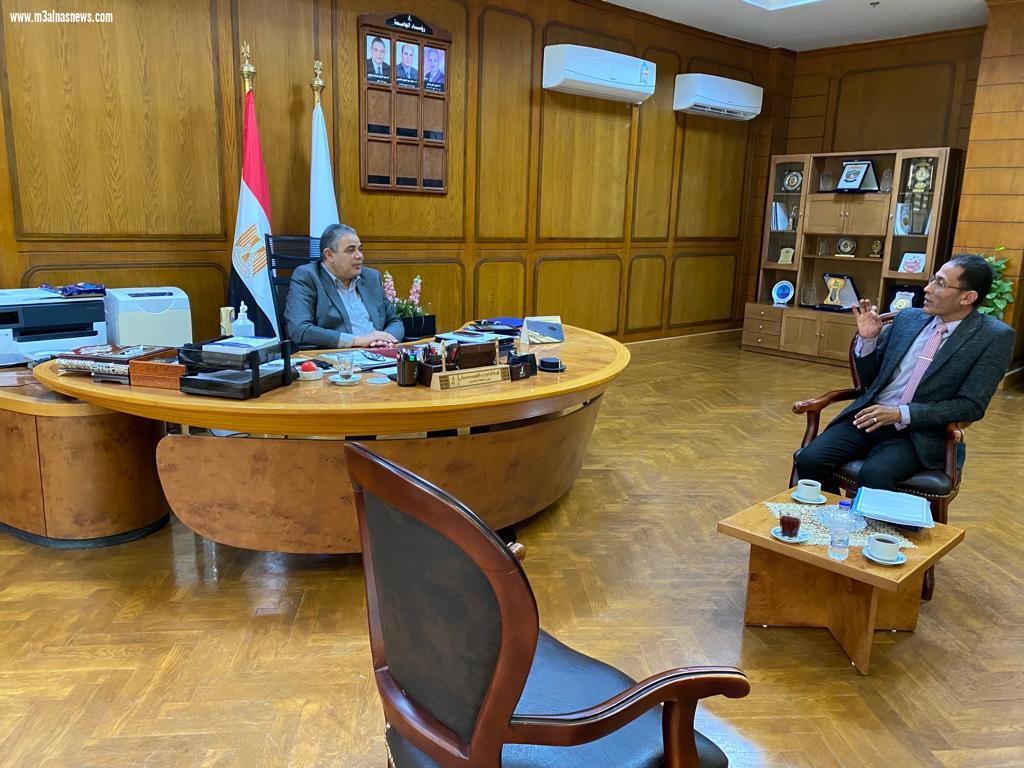 موسى عضو الهيئة العليا لإرادة جيل يلتقي رئيس جامعة كفرالشيخ للتحاور حول العديد من الملفات