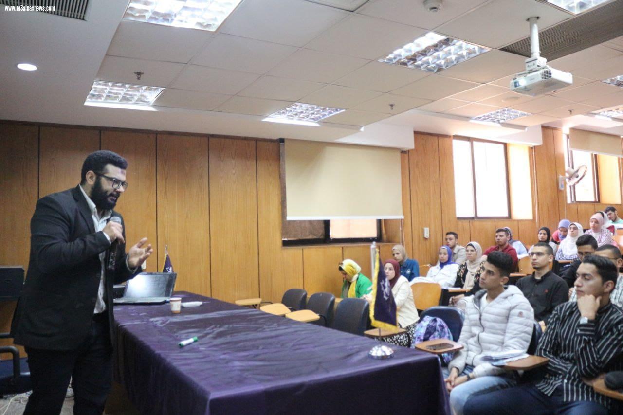 بمقر جامعة الأهرام الكندية وبحضور عديد الشخصيات المهمة، مؤتمر [PHocus] للتركيز على أهمية دور الصيدلي