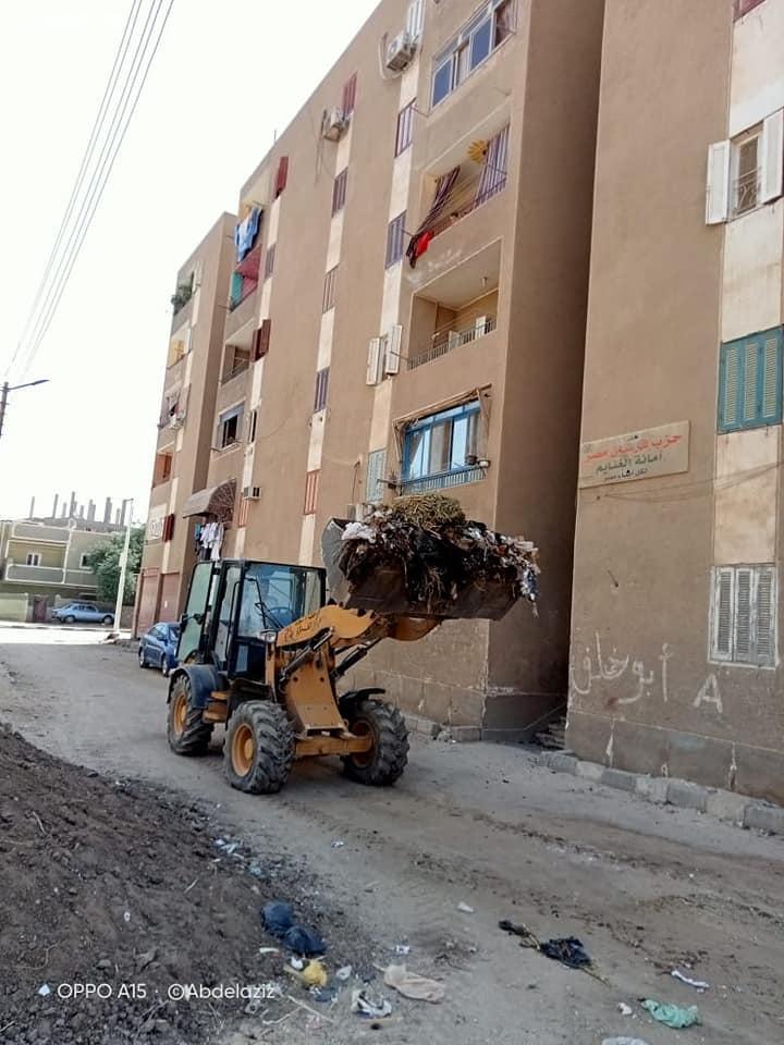 محافظ اسيوط : حملات نظافة مكبرة بمراكز الغنايم والبدارى وساحل سليم ومنفلوط لرفع المخلفات والقمامة من الشوارع والميادين