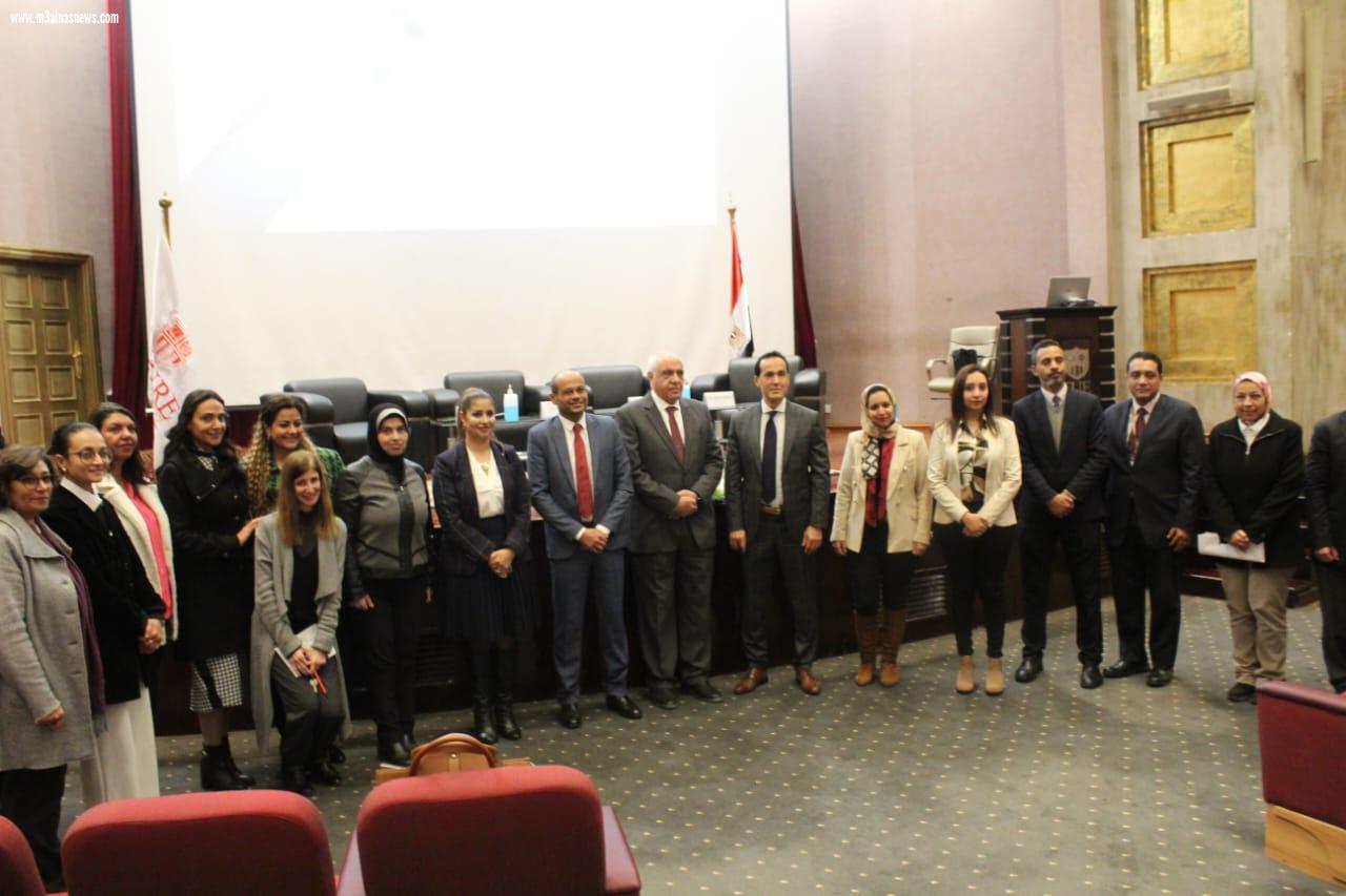 رئيس البورصة المصرية يلقي محاضرة في جامعة المستقبل