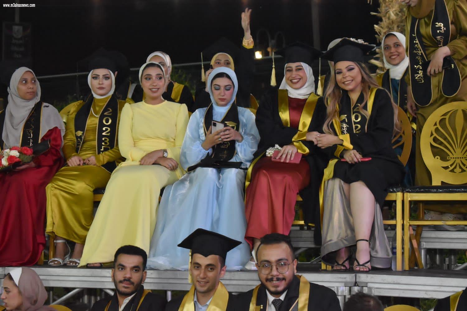  نقيب مهندسي أسيوط ونائب رئيس جامعه لشؤون التعليم والطلاب يشارك في حفل خريجي الفنون الجميلة