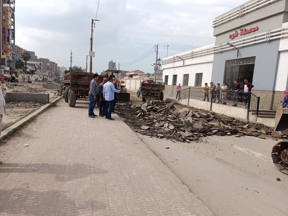 استمرار أعمال الرصف ورفع كفاءة الطرق بشوارع مدن وقرى كفر الشيخ
