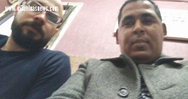مؤسس حركة 6 أبريل يغادر قسم مدينة نصر لقسم عابدين لإنهاء إجراءات الإفراج عنه