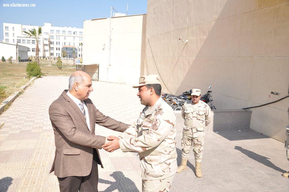 رئيس جامعة كفر الشيخ يلتقي بالطلاب المشاركين في دورة التربية العسكرية: 
