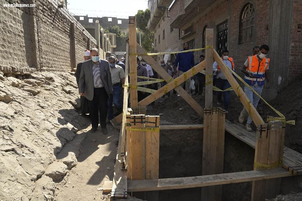 محافظ أسيوط يتفقد أعمال تنفيذ مشروع الصرف الصحي لقرية أولاد الياس بمركز صدفا بتكلفة 80 مليون جنيه ضمن مشروعات 