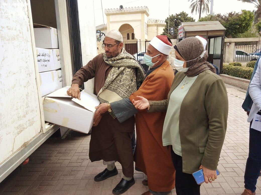 استلام الدفعة الثانية من الاطعمة لتوزيعها على 2000 أسرة مستحقة بكفر الشيخ