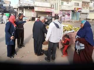 رئيس مدينة الحامول تقود حمله لإزالة الإشغالات وضبط التكاتك غير المرخصة