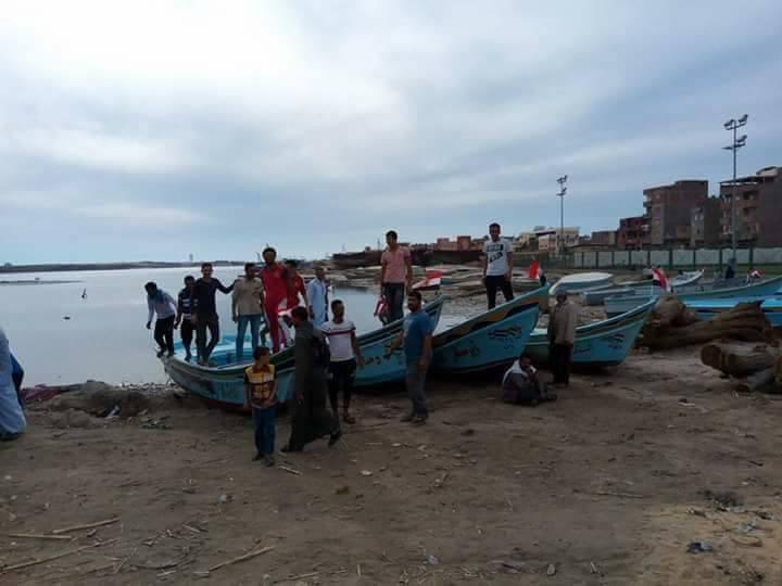 150 أسرة من صيادى البرلس يتظاهرون لتقنين صيد الزريعة