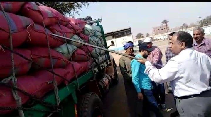 محافظ أسيوط يعلن تسهيل كافة الاجراءات لاستلام القمح من المزارعين بـ 27 مركز تجميع وتوريد 574 طن حتى الآن