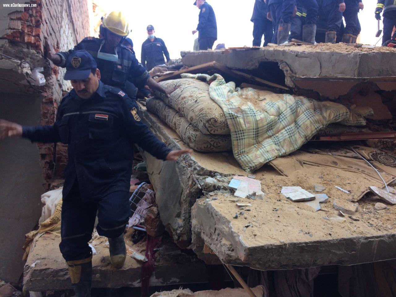 بعد انتشال جثة شاب وشقيقته.. ارتفاع ضحايا عقار عزبة الصفيح بالدقهلية لـ5 .. 