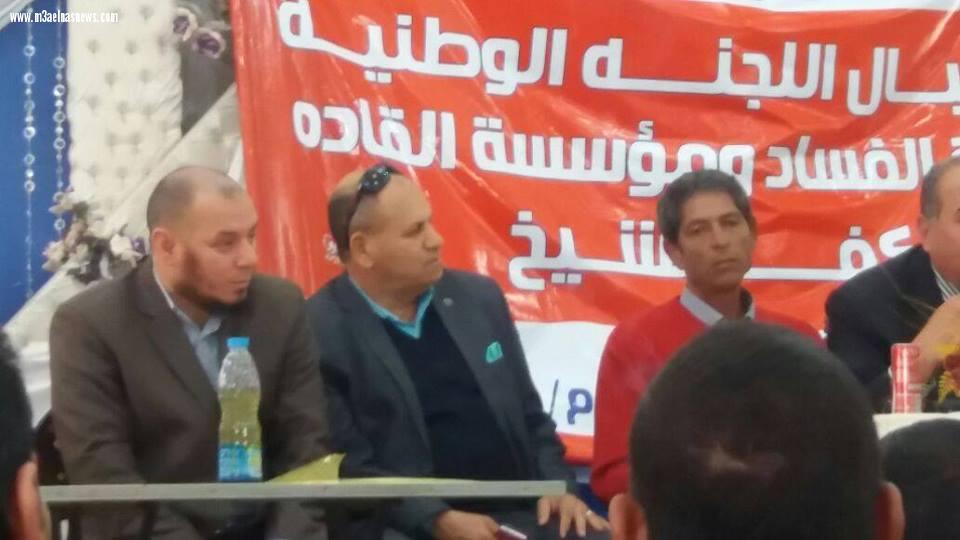 نائب النور وجمعية محاربة الفساد بكفر الشيخ يلتقون مزارعى البرلس لبحث مشكلة مياه الرى 