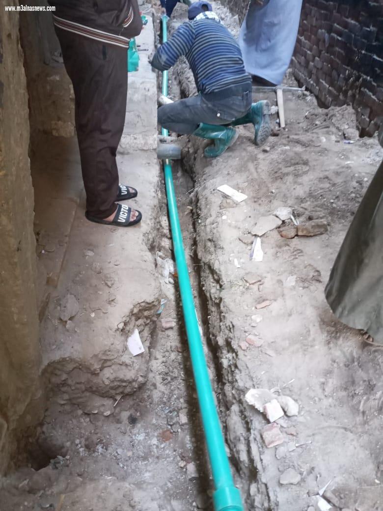 مياه أسيوط تحقق استجابة سريعة بتوصيل 310 م بولي بروبلين لقلعة البـــــلح بمركز أبــــــــوتيج.