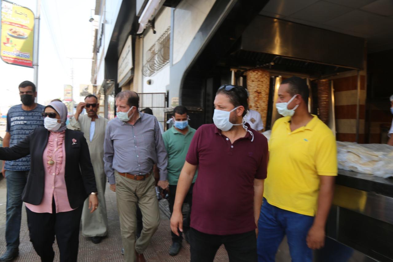 ماضى ومبروك ...  يقودان حملة على الأسواق وتحرير ٤١٢ محضراً متنوعاً بكفر الشيخ