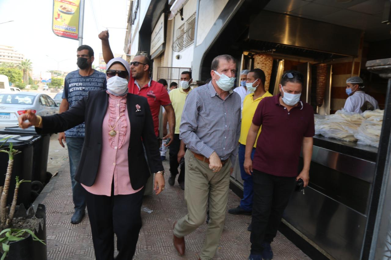 ماضى ومبروك ...  يقودان حملة على الأسواق وتحرير ٤١٢ محضراً متنوعاً بكفر الشيخ