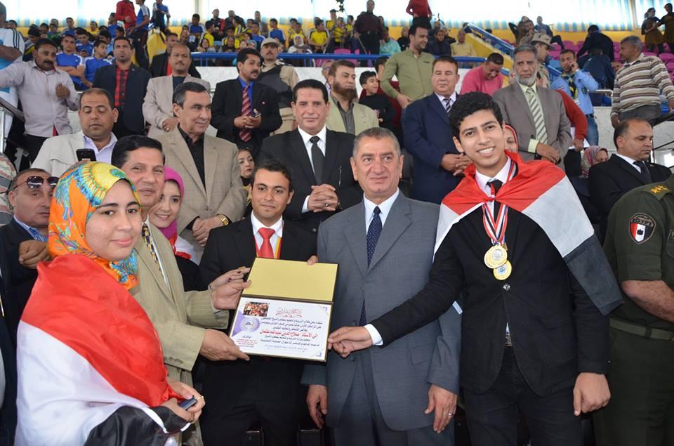 محافظ كفرالشيخ يكرم المتميزين دولياً من أبناء المحافظة ويشهد تقييم العروض الرياضية بمدارس التربية والتعليم