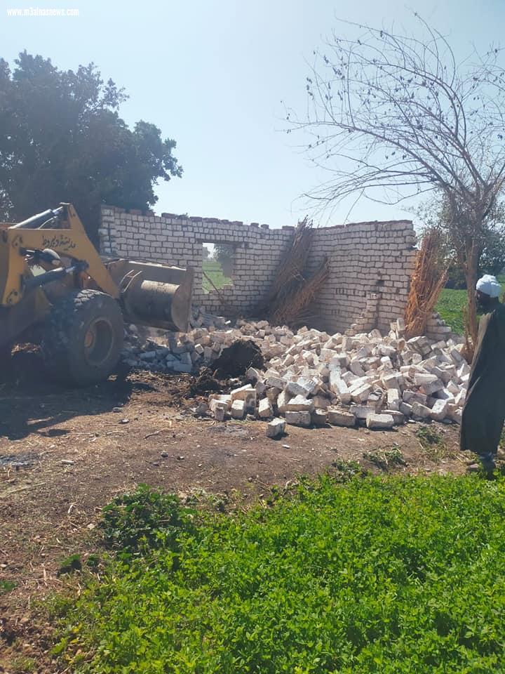 ضمن المرحلة الثانية من الموجة الـ 19 لإزالة التعديات محافظ أسيوط: إزالة 27 حالة تعدي على أراضي أملاك دولة ري وزراعة بمركز ديروط