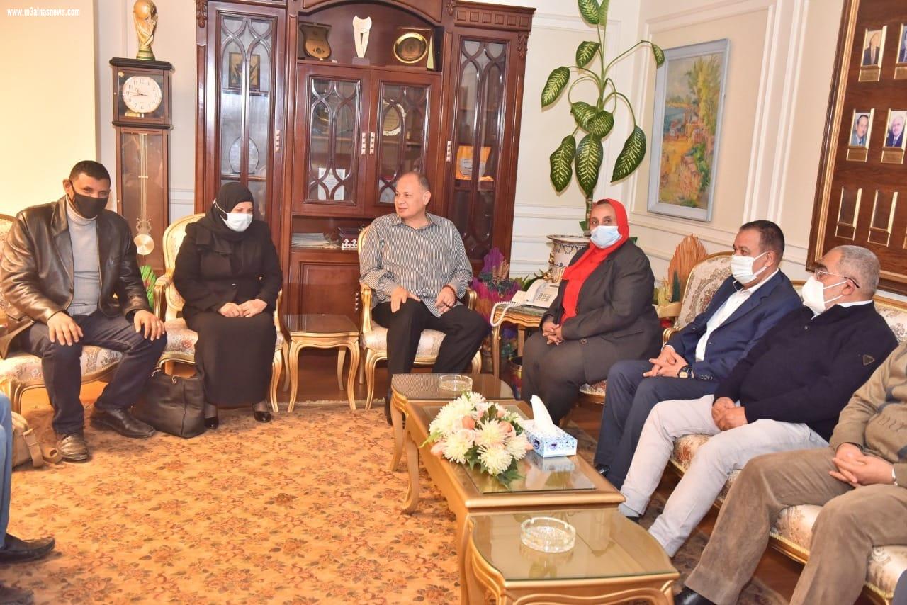 محافظ أسيوط يلتقي وفد وزارة الزراعة لدعم جهود التوعية بأهمية الري الحديث والتسميد الحيوي وأهمية تدوير المخلفات الزراعية