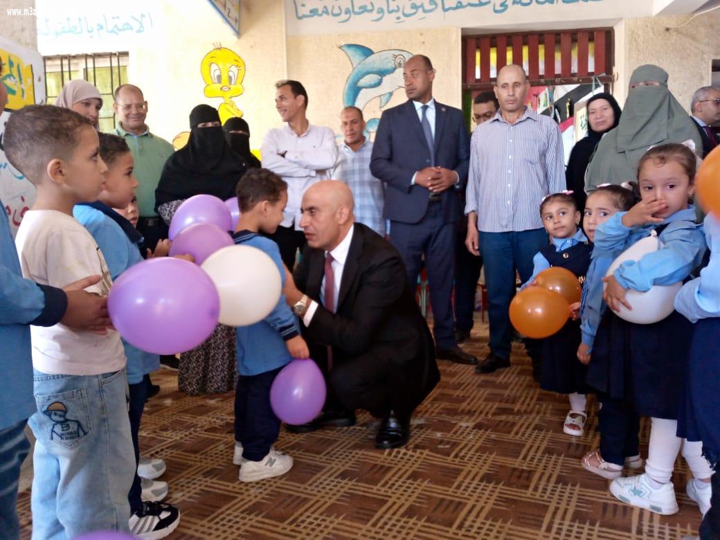 مدير إدارة الرياض التعليمية في حوار خاص لـ«مع الناس نيوز» عاصم الشربيني: زيارة وزير التعليم كانت مفاجأة.. وقال لي: «أنا متابع شغلك من زمان.. اجتهد ولكل مجتهد نصيب»