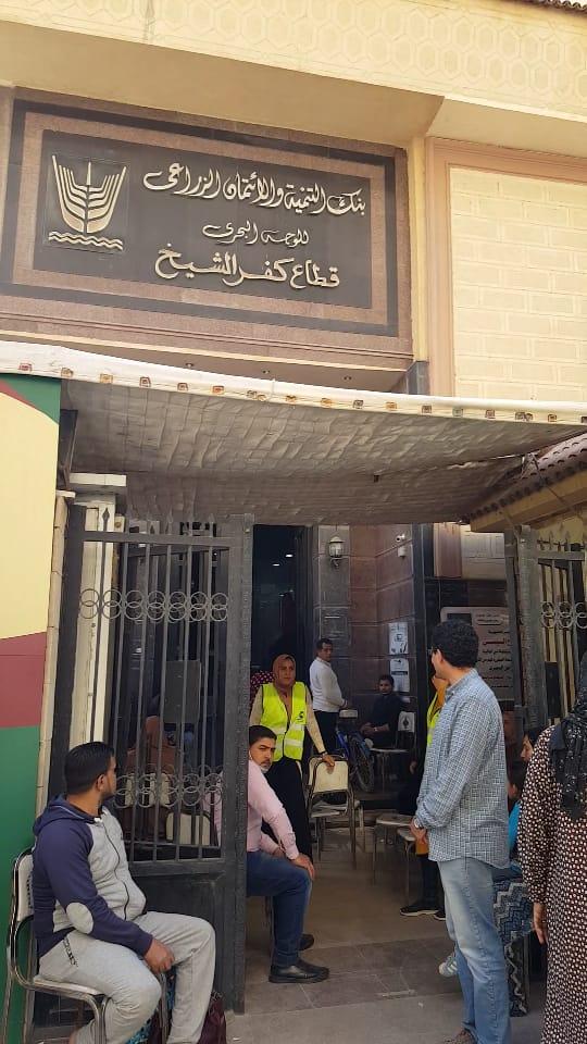 شباب مستقبل وطن بكفرالشيخ يضرب نموذجًا اجتماعيًا لمساعدة العمالة غير المنتظمة في صرف المنحة