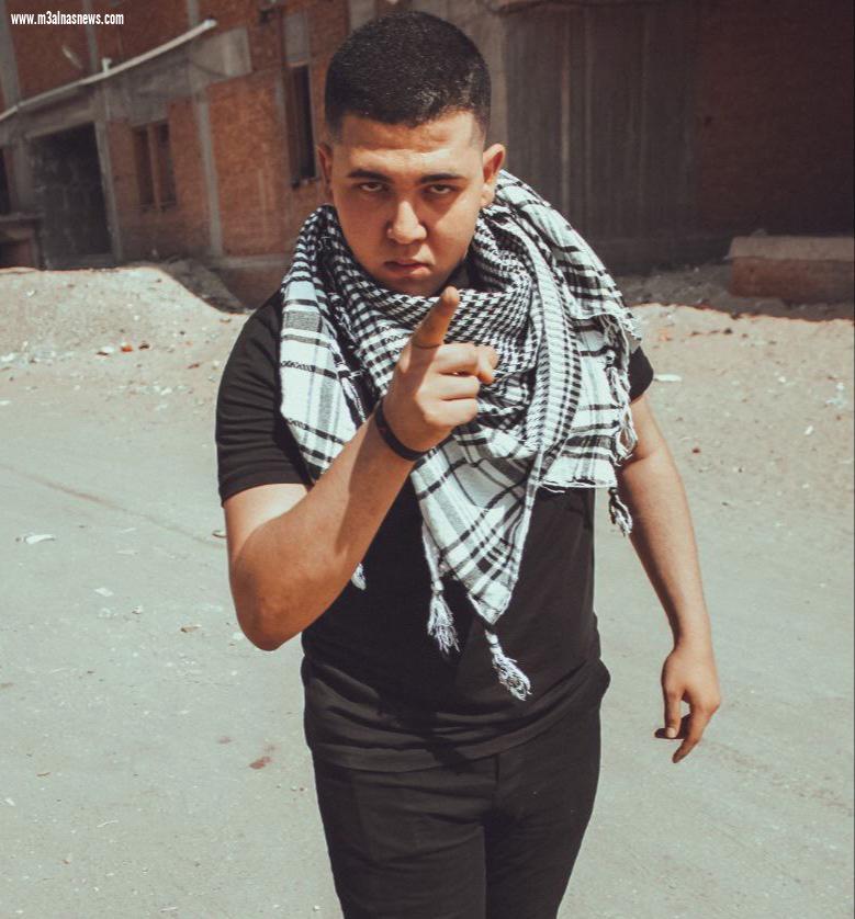 إعلامى مصرى شاب يصور سيشن يبين معاناة الشباب الفلسطينى
