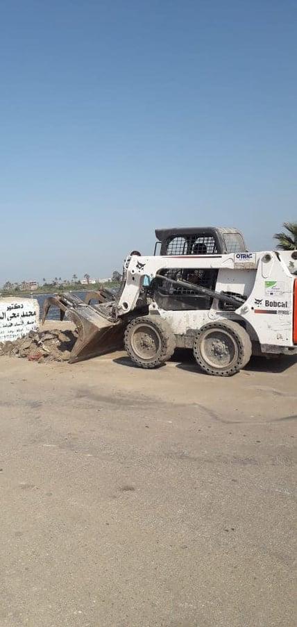 رؤساء المراكز والمدن يشرفون على حملات النظافة لرفع المخلفات وتحسين كفاءة الإنارة