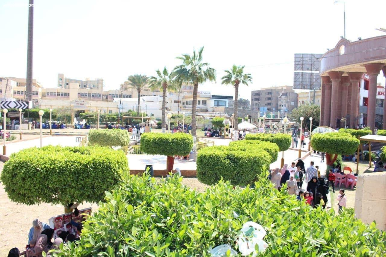 الآلاف يتوافدون على شواطىء مصيف بلطيم لقضاء إجازة عيد الربيع