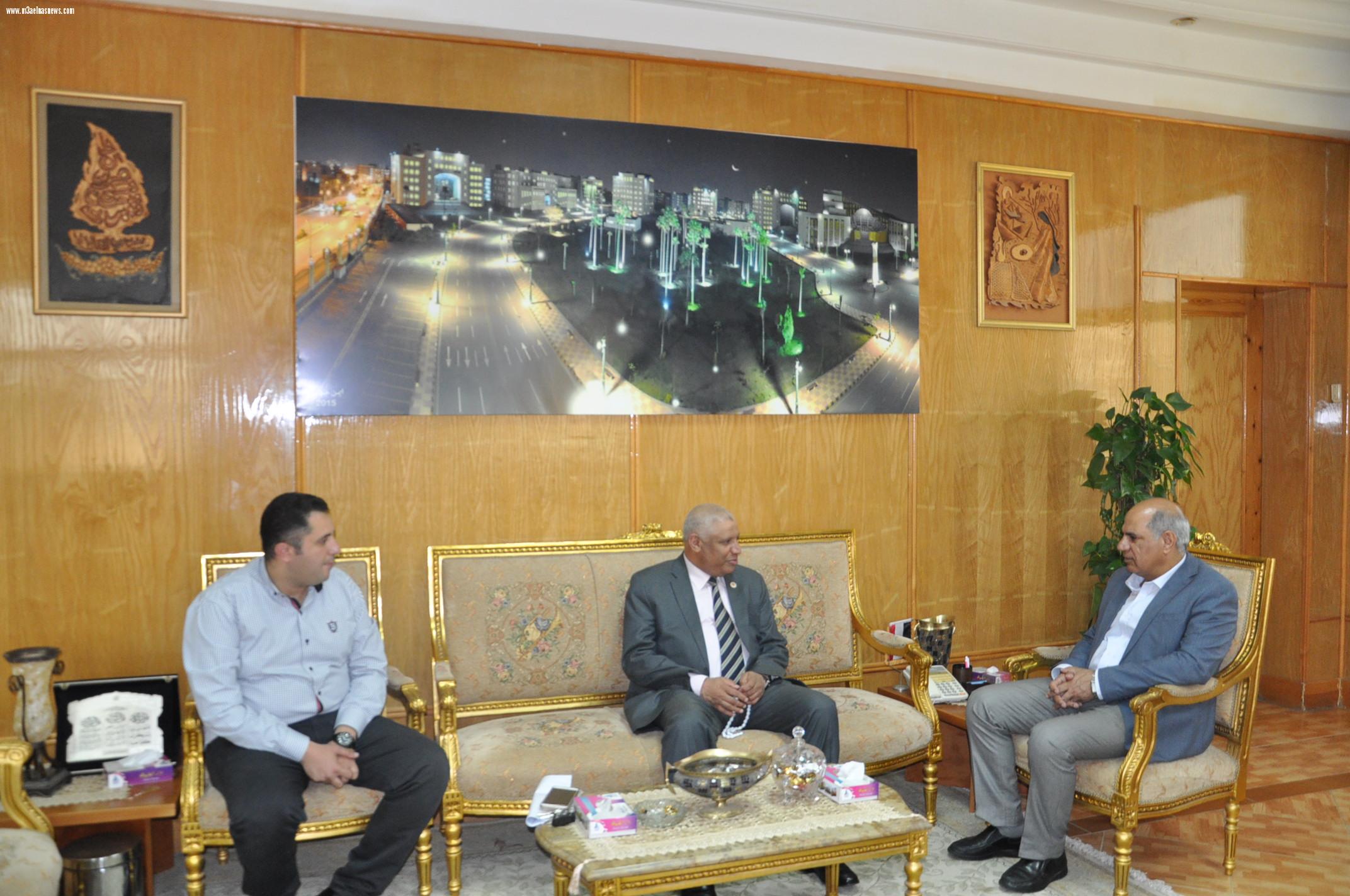 رئيس الشركة الوطنية للرمال السوداء يزور جامعه كفرالشيخ