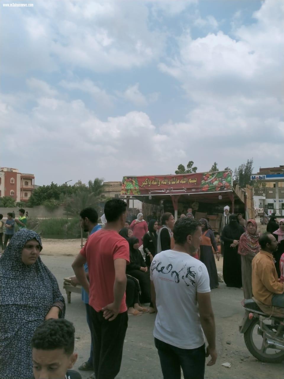 وقفة احتجاجية لاهالى قرية زيدان بكفرالشيخ لتأخر بانتشال جثامين أبنائهم