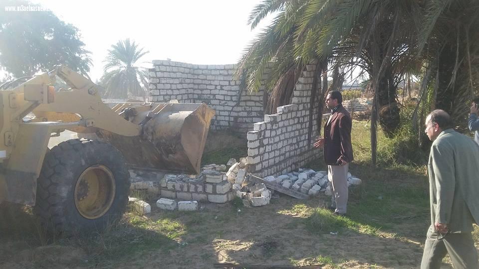 صور.. مساعد محافظ كفر الشيخ يقود حملة لإزالة التعديات على الطريق الدولي الساحلي