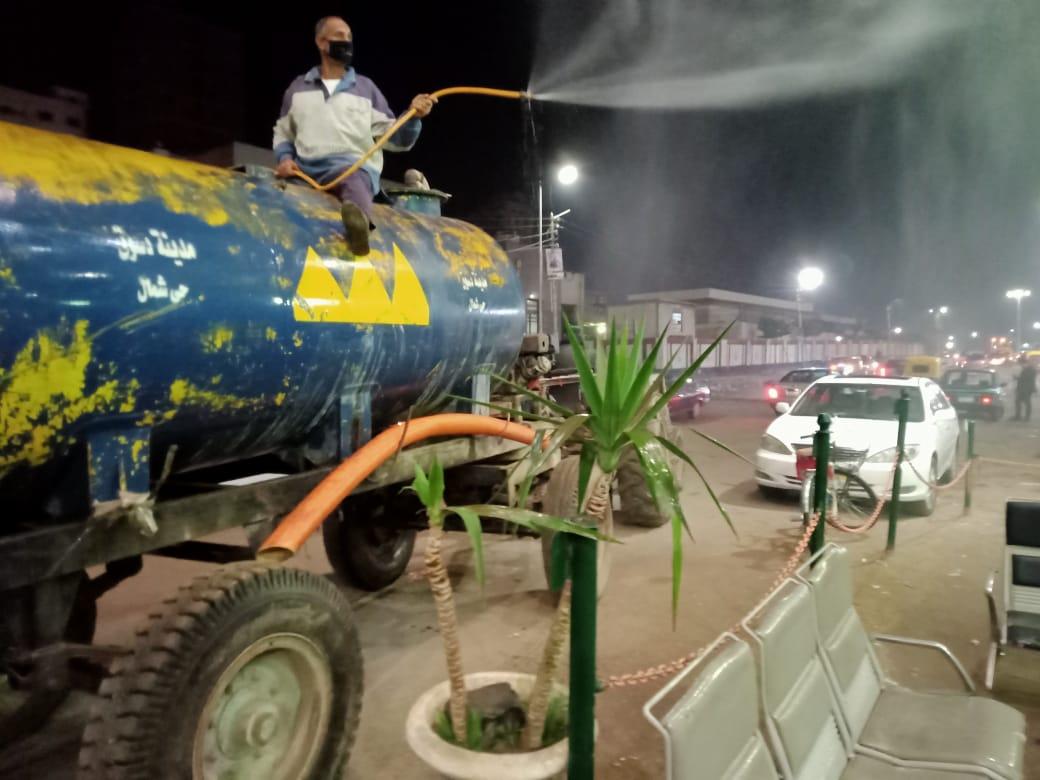 حملات ليلية تستغل أوقات الغلق لرش وتطهير الشوارع والمصالح الحكوميه بدسوق وفوه