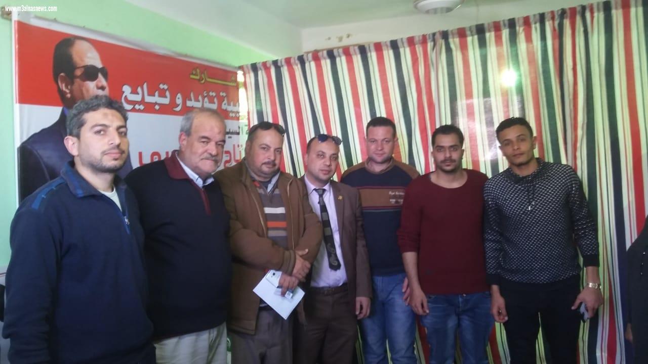 نائب مصيف بلطيم بكفر الشيخ يجرى الكشف الطبى فى  قافلة العيون