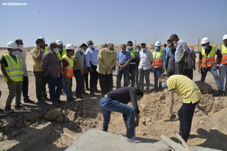 محافظ أسيوط يضع حجر أساس مشروع انشاء محطة معالجة الصرف الصحى ببني غالب وتوابعها بتكلفة 960 مليون جنيه ضمن مشروعات تطوير الريف المصرى المبادرة الرئاسية 