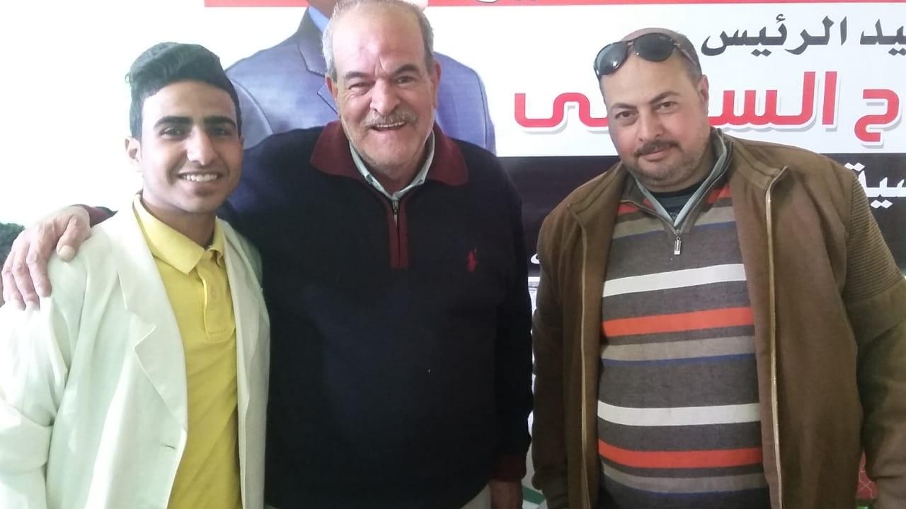 نائب مصيف بلطيم بكفر الشيخ يجرى الكشف الطبى فى  قافلة العيون