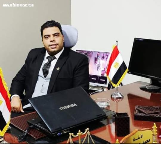 الزميلان شحاتة و مرجان ... يهنئان المستشار محمد عبده حسن ... لإفتتاح مكتبة للمحاماه