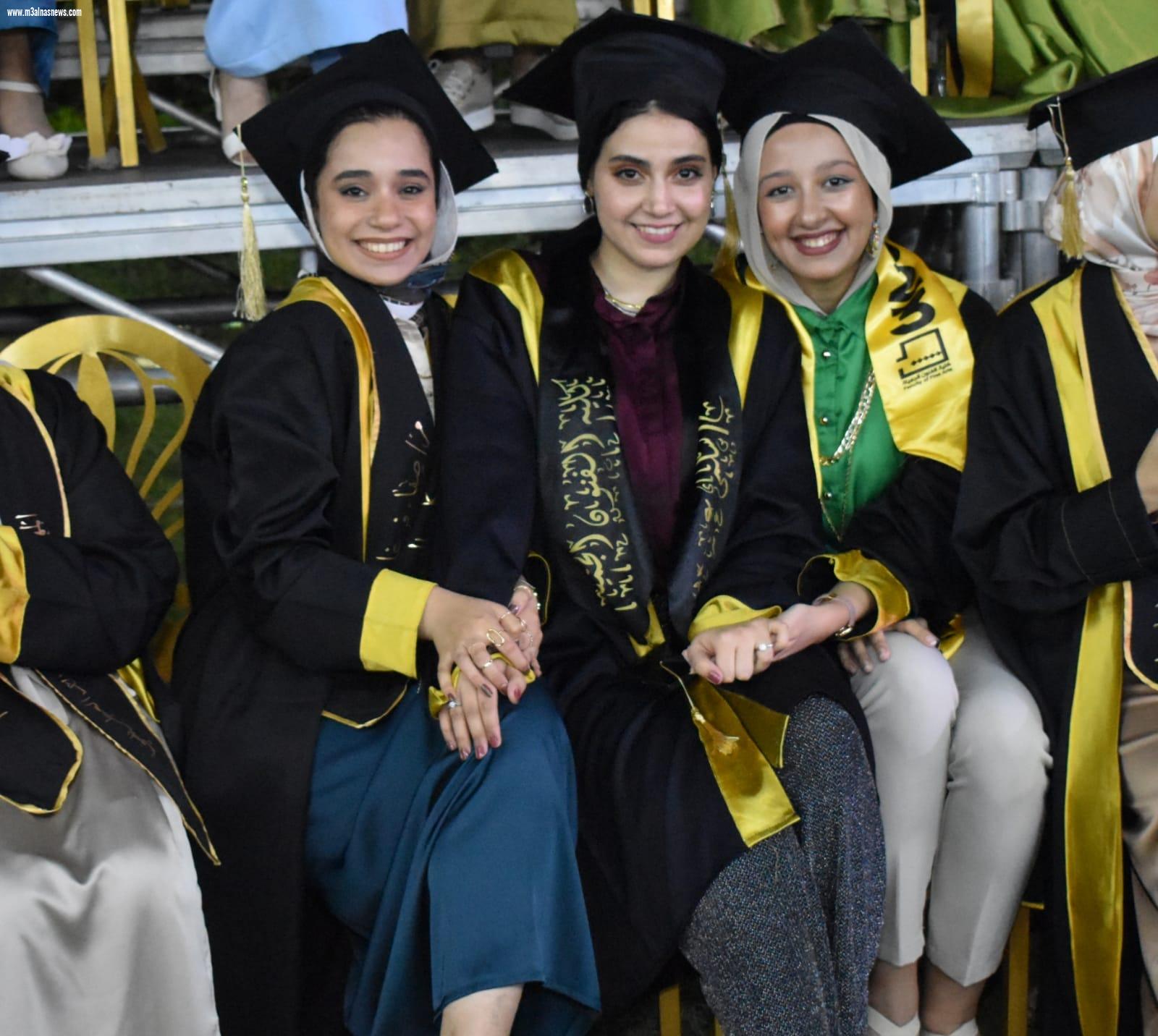 نقيب مهندسي أسيوط ونائب رئيس جامعه لشؤون التعليم والطلاب يشارك في حفل خريجي الفنون الجميلة