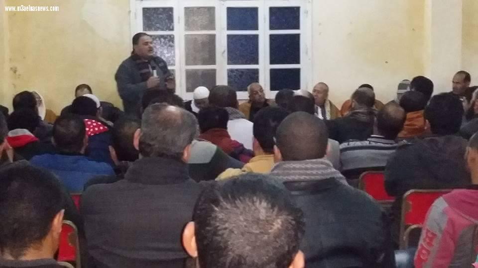 نائب النور وجمعية محاربة الفساد بكفر الشيخ يلتقون مزارعى البرلس لبحث مشكلة مياه الرى 