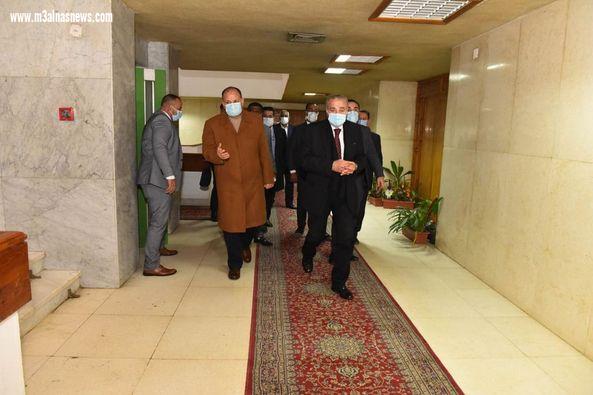 محافظ أسيوط يستقبل وزير التموين خلال زيارته للمحافظة لتفقد وافتتاح عدد من المشروعات والمنشآت التموينية