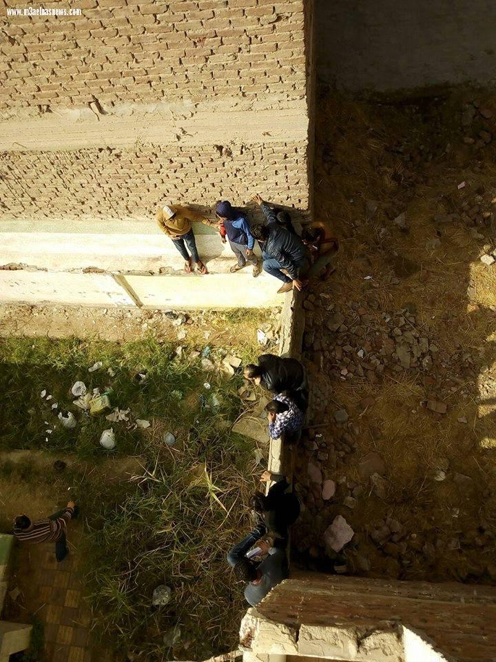 أولياء أمور يتسلقون أسوار المدارس بكفر الشيخ لـ