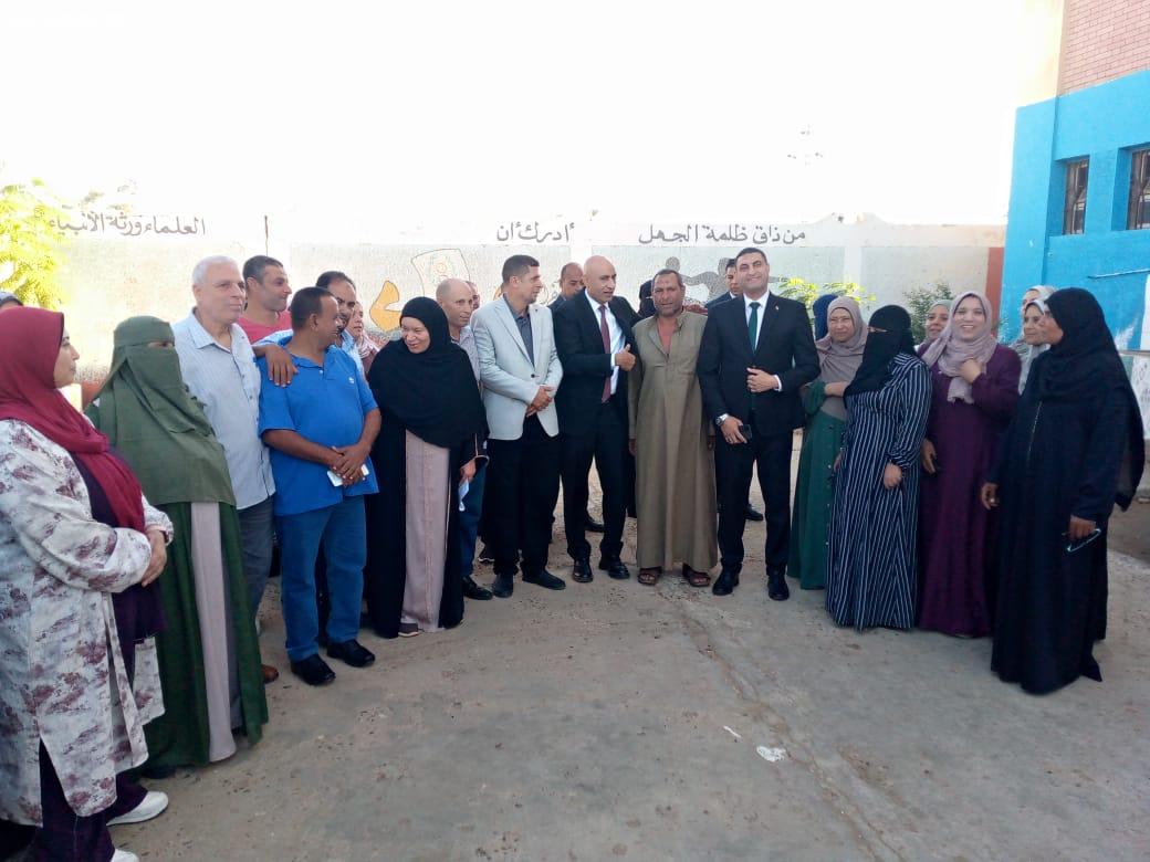 مدير إدارة الرياض التعليمية في حوار خاص لـ«مع الناس نيوز» عاصم الشربيني: زيارة وزير التعليم كانت مفاجأة.. وقال لي: «أنا متابع شغلك من زمان.. اجتهد ولكل مجتهد نصيب»