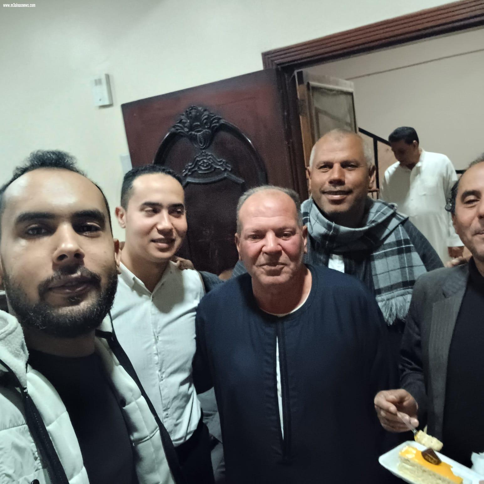 الزميل السيد شحاتة ... يهنئ المهندس احمد فايز يونس بالخطوبة