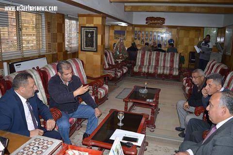 رئيس مدينة المحلة الكبري يعقد اجتماعاً لمناقشة تشجير وتجميل شارع البحر