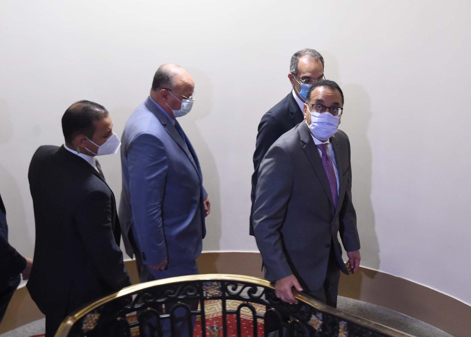 مدبولي..يتفقد أعمال تطوير مبنى متحف البريد المصري التاريخي بالعتبة