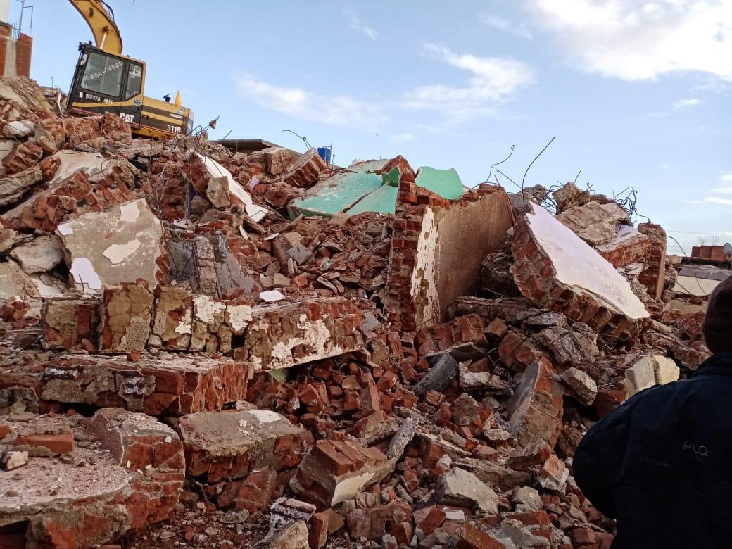 توجيهات محافظ كفر الشيخ ازالة عمارة سكنية آيلة للسقوط بقرية بالحامول