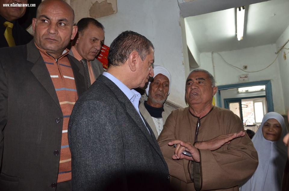 محافظ كفر الشيخ يحيل 11 من العاملين بالتأمين الصحى للتحقيق لتغيبهم عن العمل