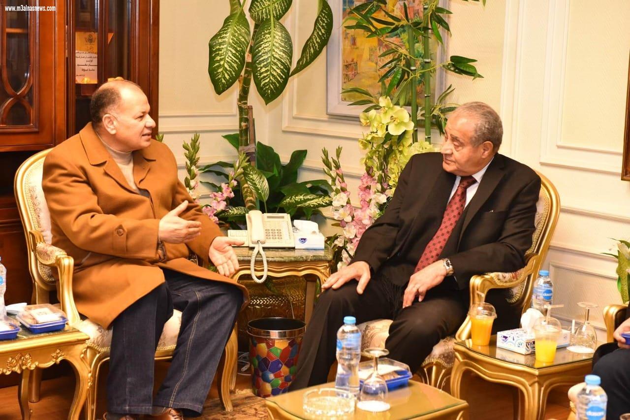 محافظ أسيوط يستقبل وزير التموين خلال زيارته للمحافظة لتفقد وافتتاح عدد من المشروعات والمنشآت التموينية