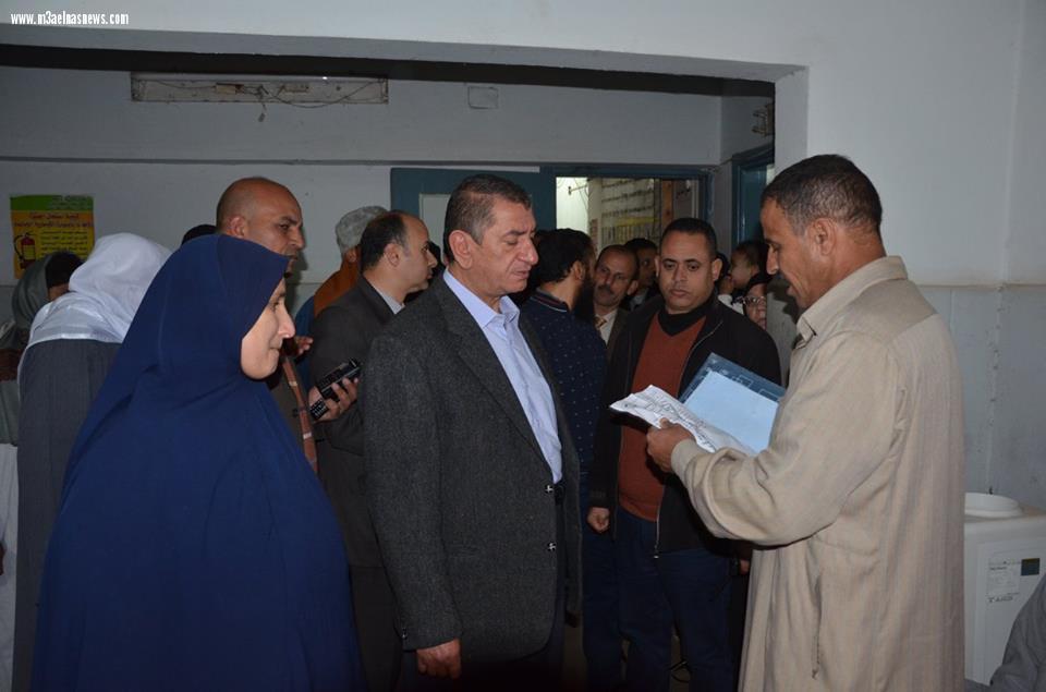 محافظ كفر الشيخ يحيل 11 من العاملين بالتأمين الصحى للتحقيق لتغيبهم عن العمل