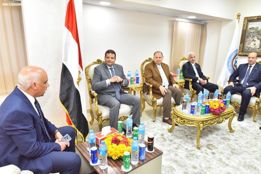 نائب وزير المالية ومحافظ أسيوط يفتتحان أعمال تطوير ورفع كفاءة مبنى المديرية المالية