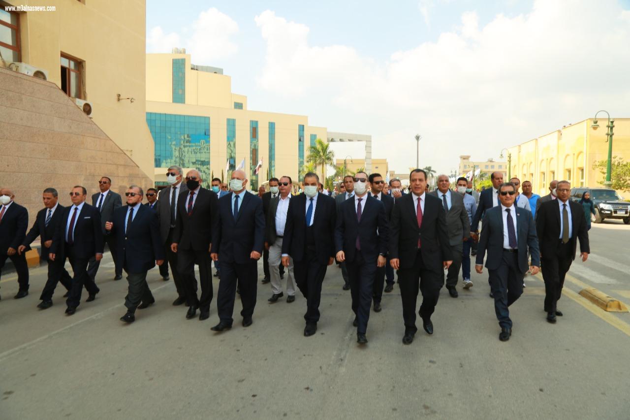 محافظ كفر الشيخ ورئيس الجامعة يثنون على العروض الرياضية للجامعات المصرية