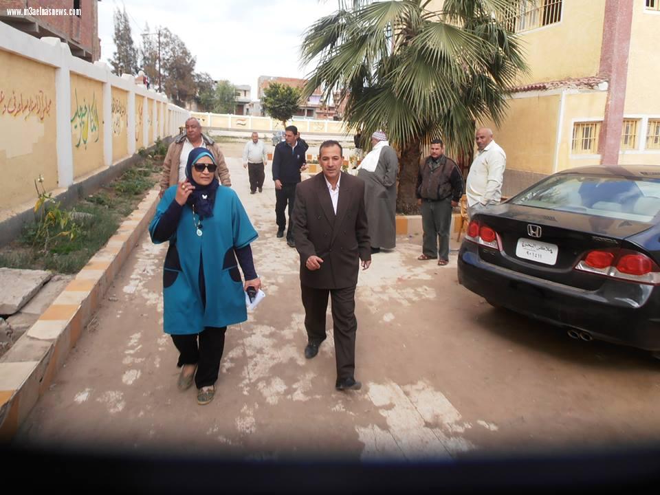 رئيس مدينة الحامول في زيارة مفاجئة لمدرسة الحامول التجارية بنين