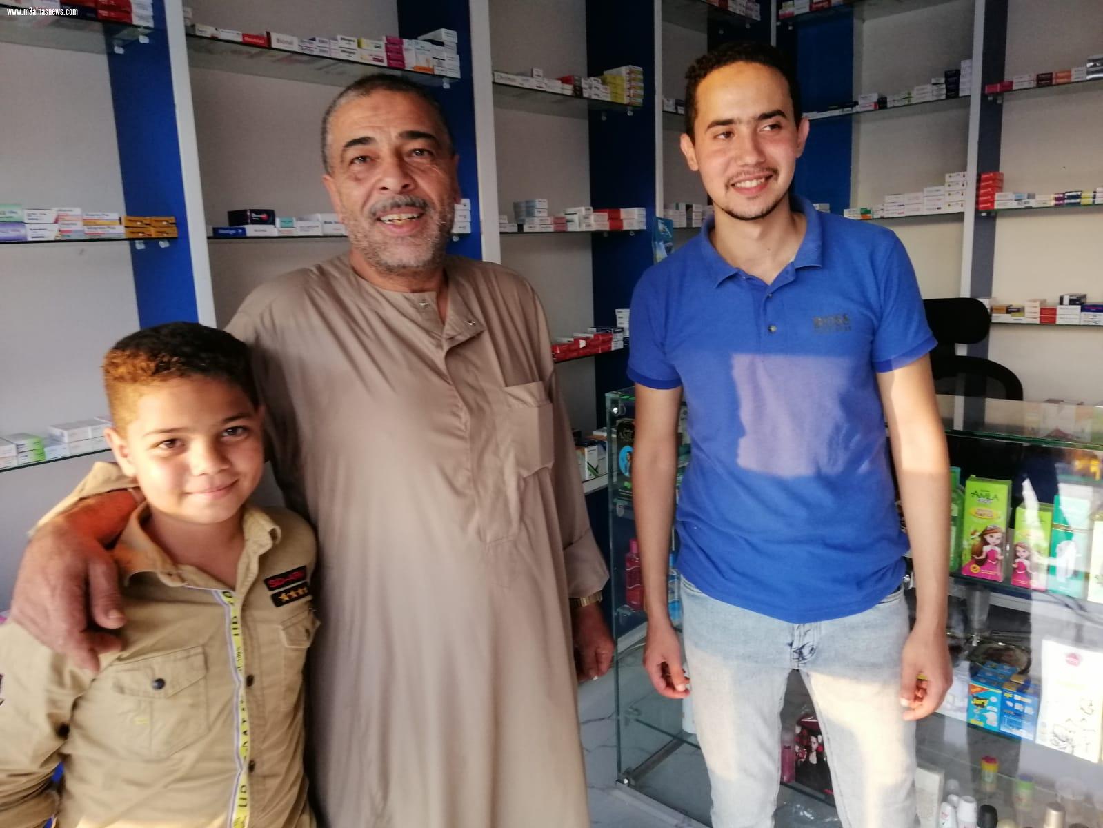 جريدة مع الناس ... تهنىء الزميل السيد شحاتة .. بمناسبة افتتاح صيدلية نجله